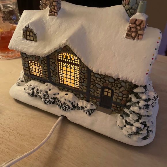 THOMAS KINKADE LIGHT UP CHRISTMAS HOUSE - Picture 5 of 7